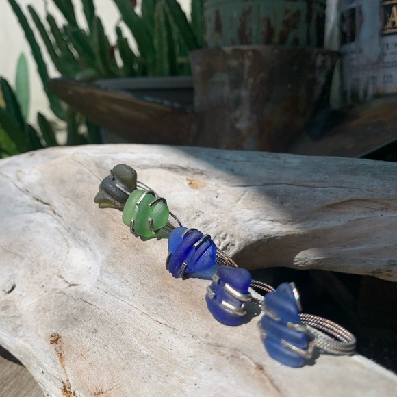 Sea tumbled olive green sea glass sterling silver soldered prong bottle top - Picture 2 of 5